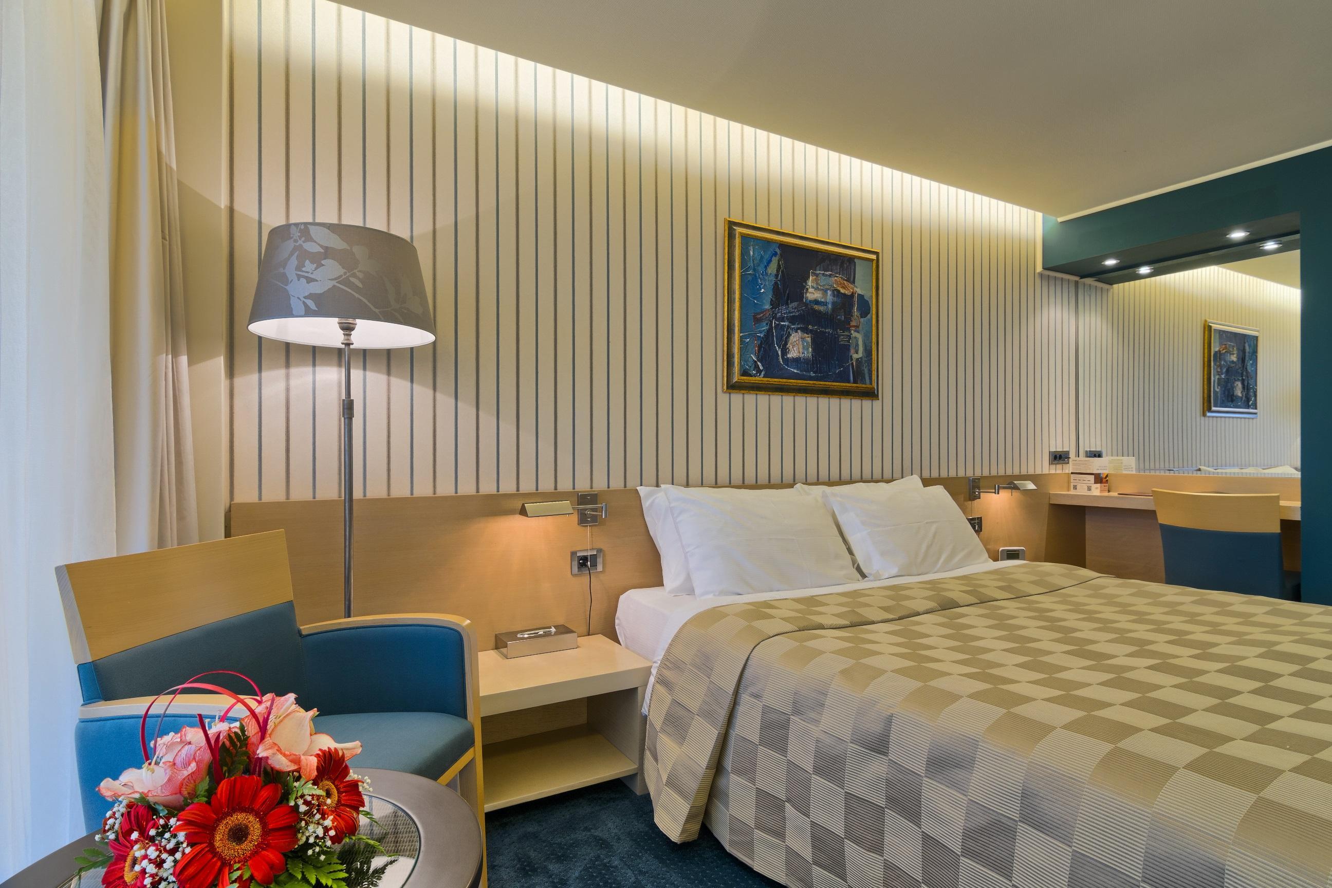 Vega Hotel Mamaia Extérieur photo A room at the hotel