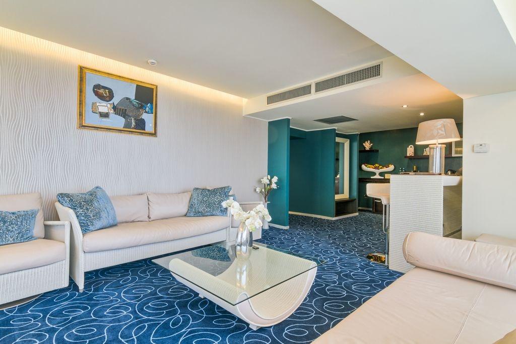 Vega Hotel Mamaia Extérieur photo A suite at the hotel