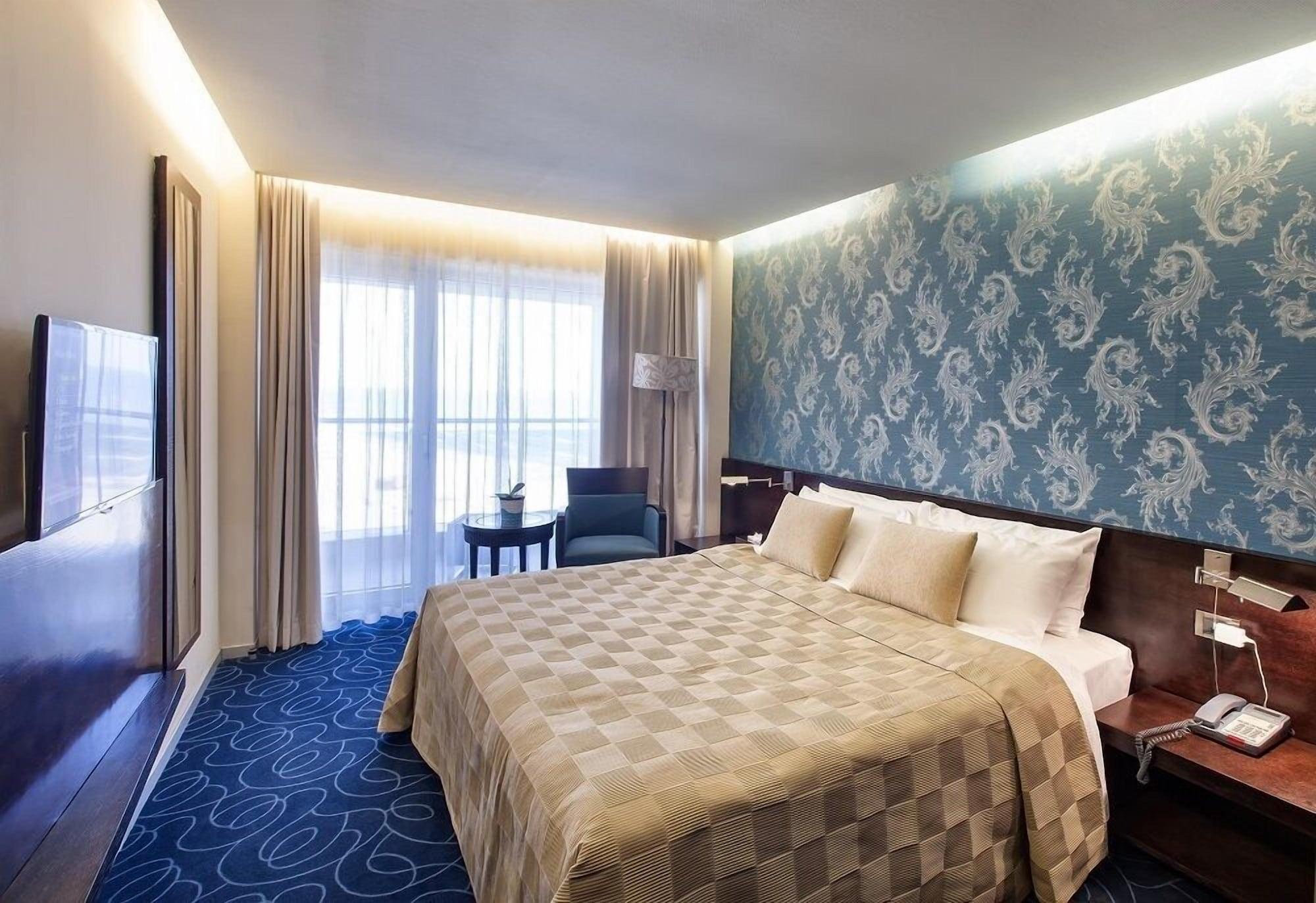 Vega Hotel Mamaia Extérieur photo A room at the hotel