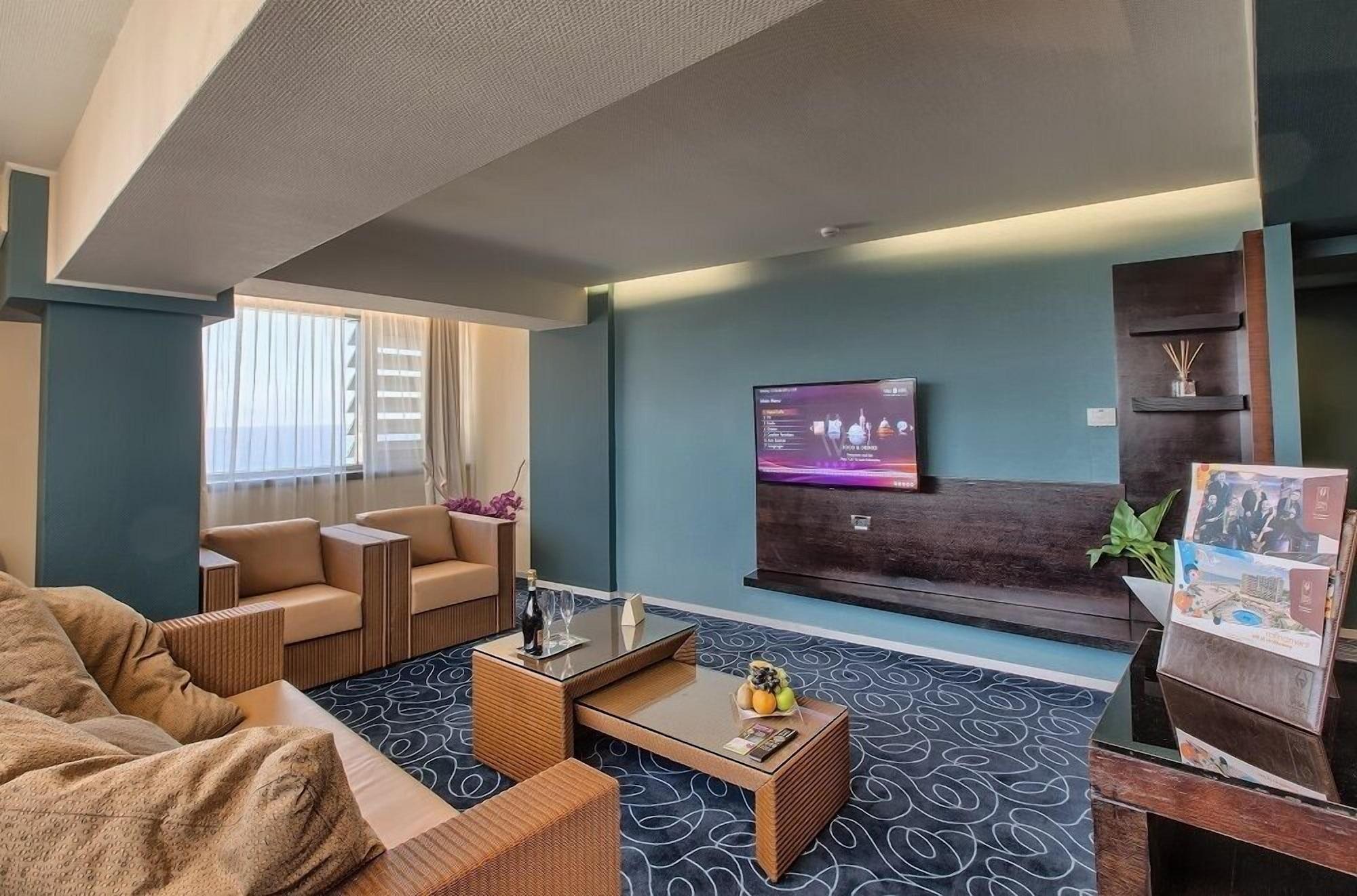 Vega Hotel Mamaia Extérieur photo Suite