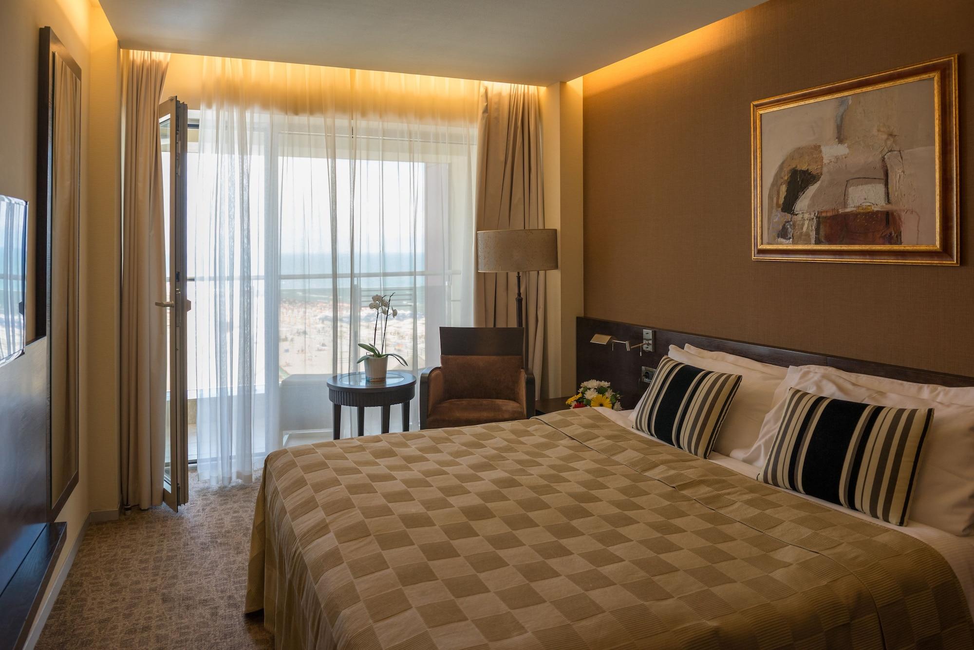Vega Hotel Mamaia Extérieur photo A room at the hotel