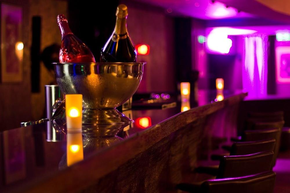 Vega Hotel Mamaia Extérieur photo The bar at the nightclub