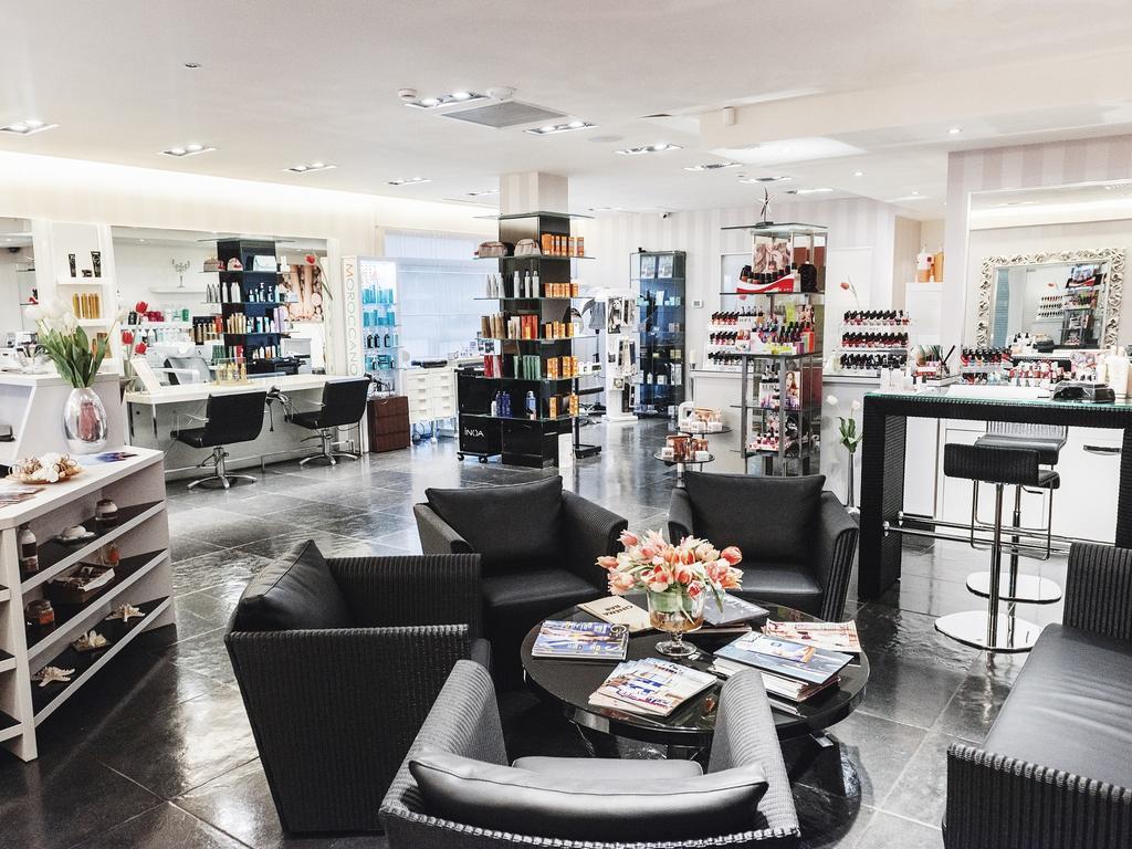 Vega Hotel Mamaia Extérieur photo The interior of a salon in New York City