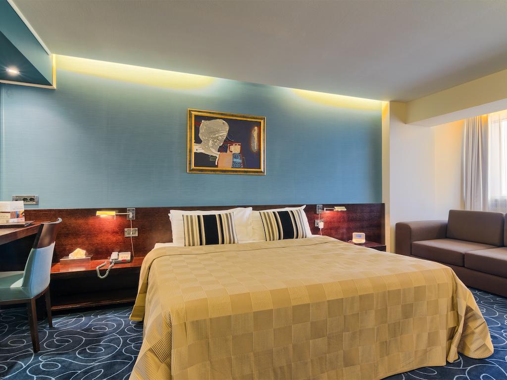Vega Hotel Mamaia Chambre photo A room at the hotel