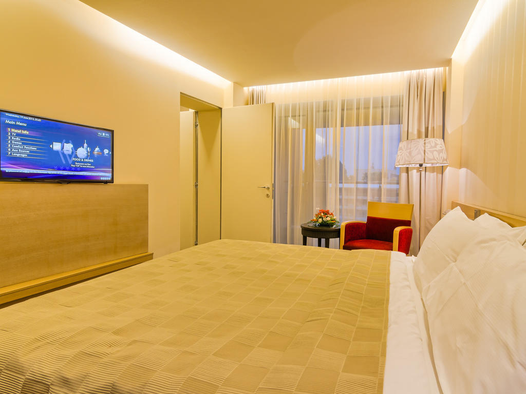 Vega Hotel Mamaia Chambre photo A room at the hotel