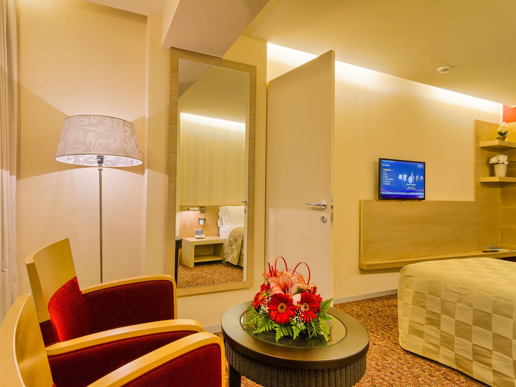 Vega Hotel Mamaia Chambre photo Deluxe Room