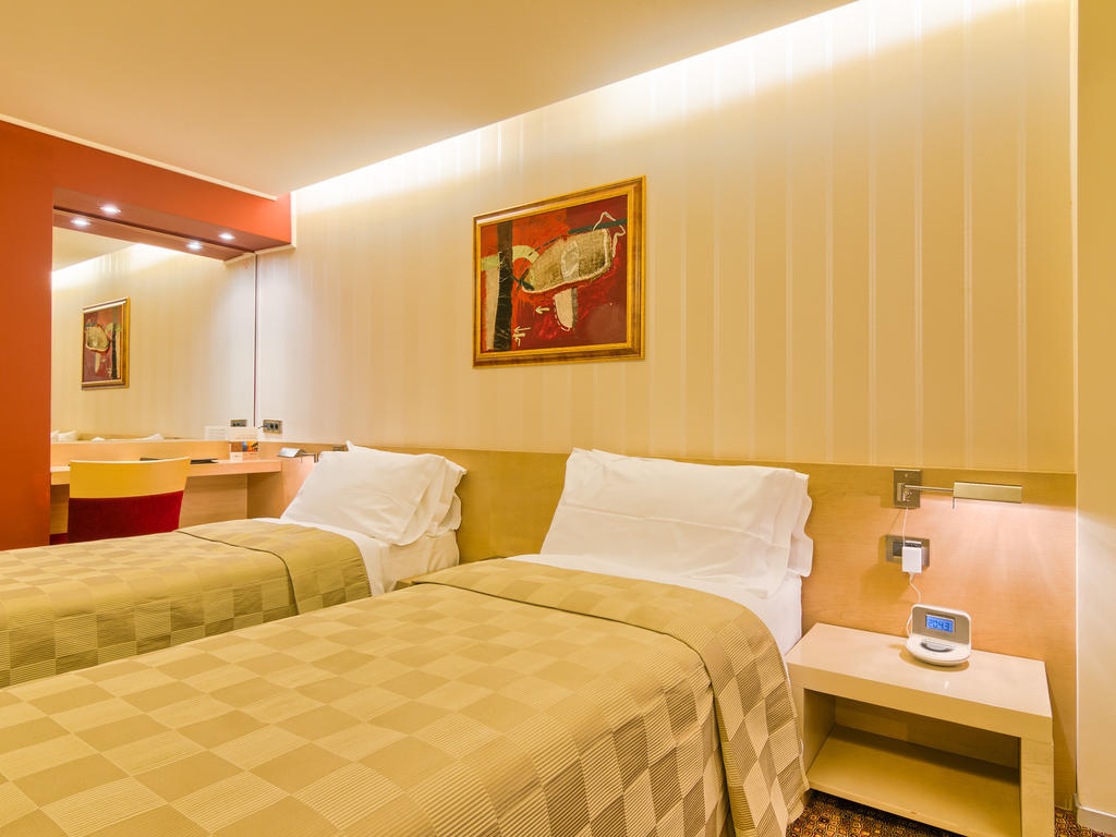 Vega Hotel Mamaia Chambre photo A room at the hotel