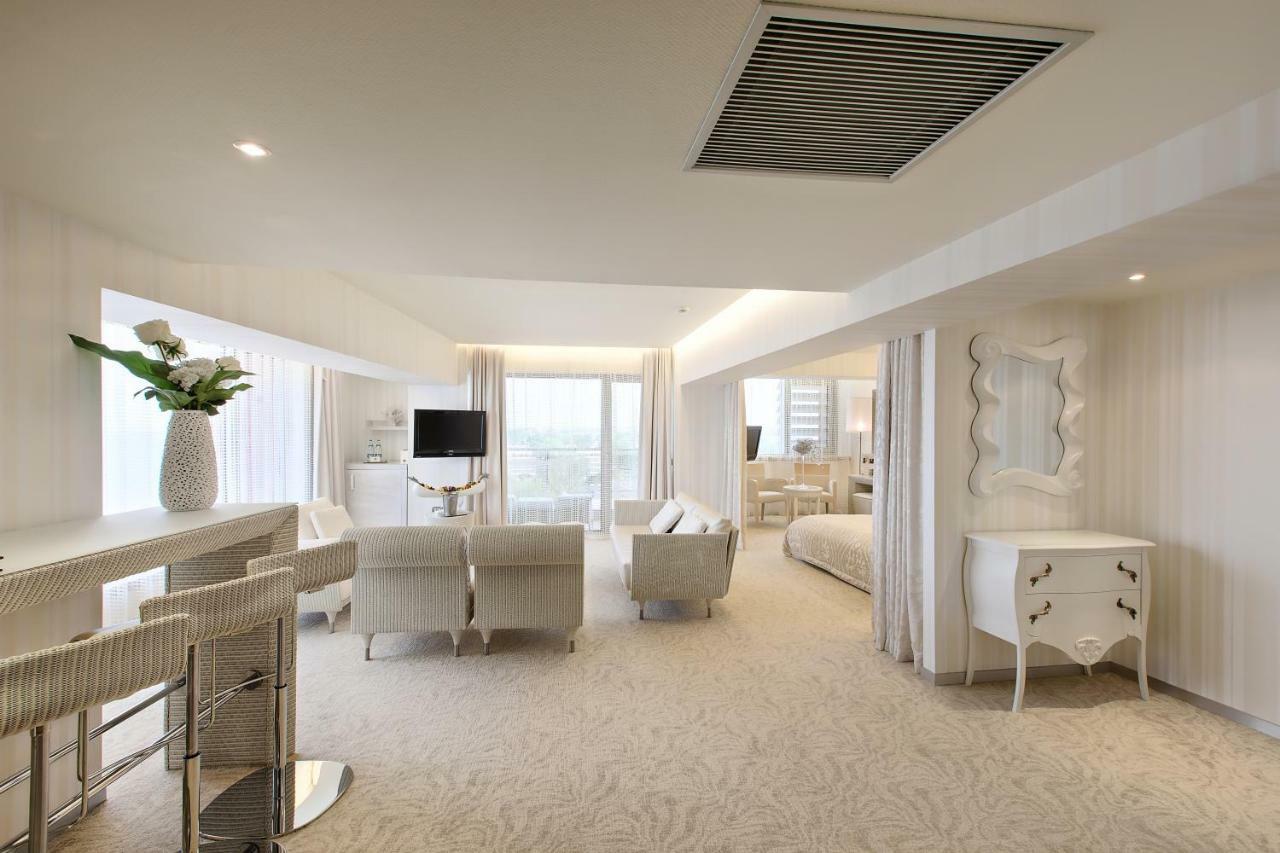 Vega Hotel Mamaia Extérieur photo A suite at the hotel